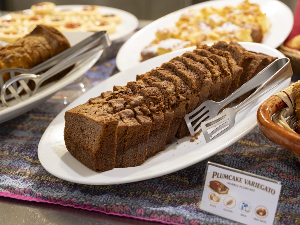 Plumcake a fette sul buffet della colazione